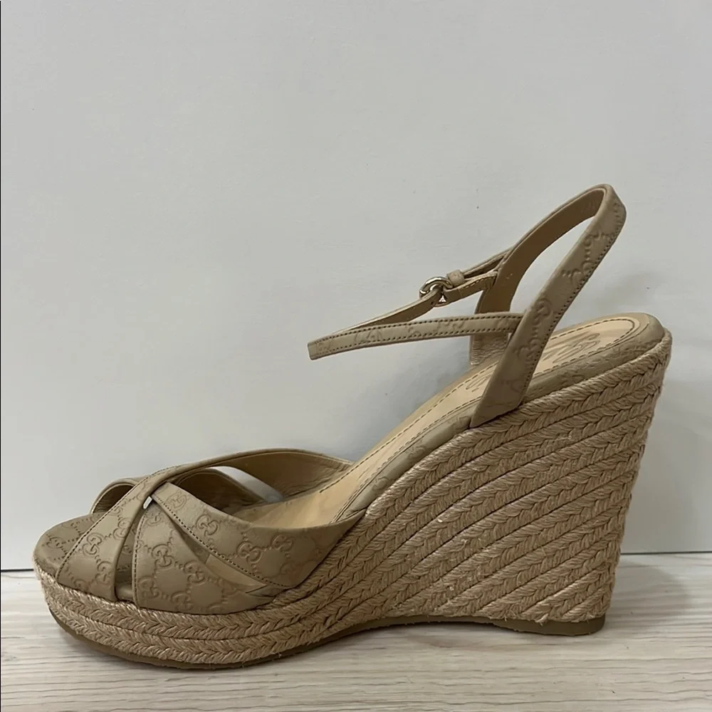Gucci Tan Wedges with Elegant Design - Picture 6 of 7